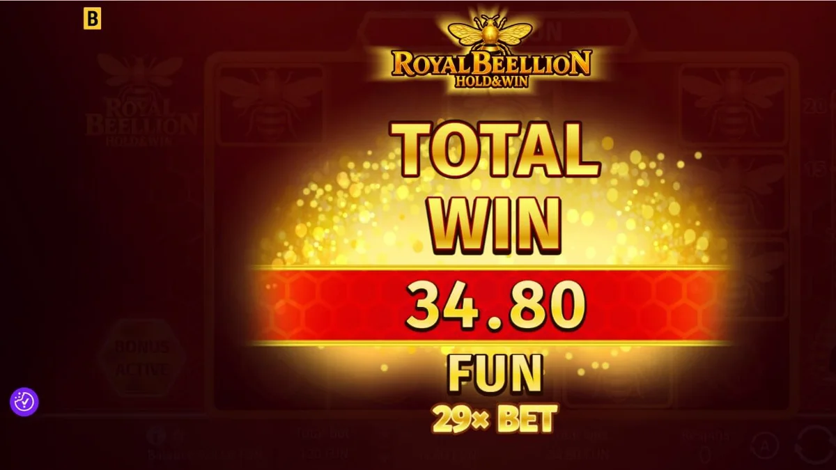 Tampilan visual slot Royal Beellion Hold & Win dengan tema lebah dan sarang emas